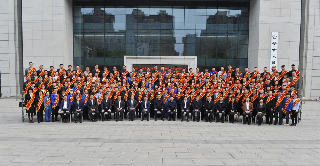 弘扬劳模心灵 奋力追赶超过 助推新产业发展——GA黄金甲杨东涛等省级劳模、市先进集体获赞美