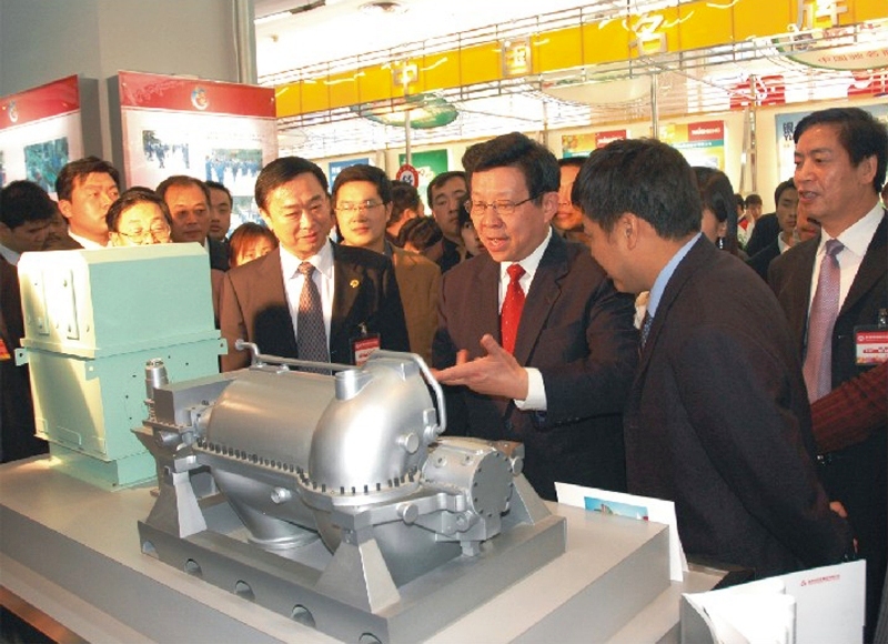 2006时任陕西省长陈德铭来GA黄金甲展区参观