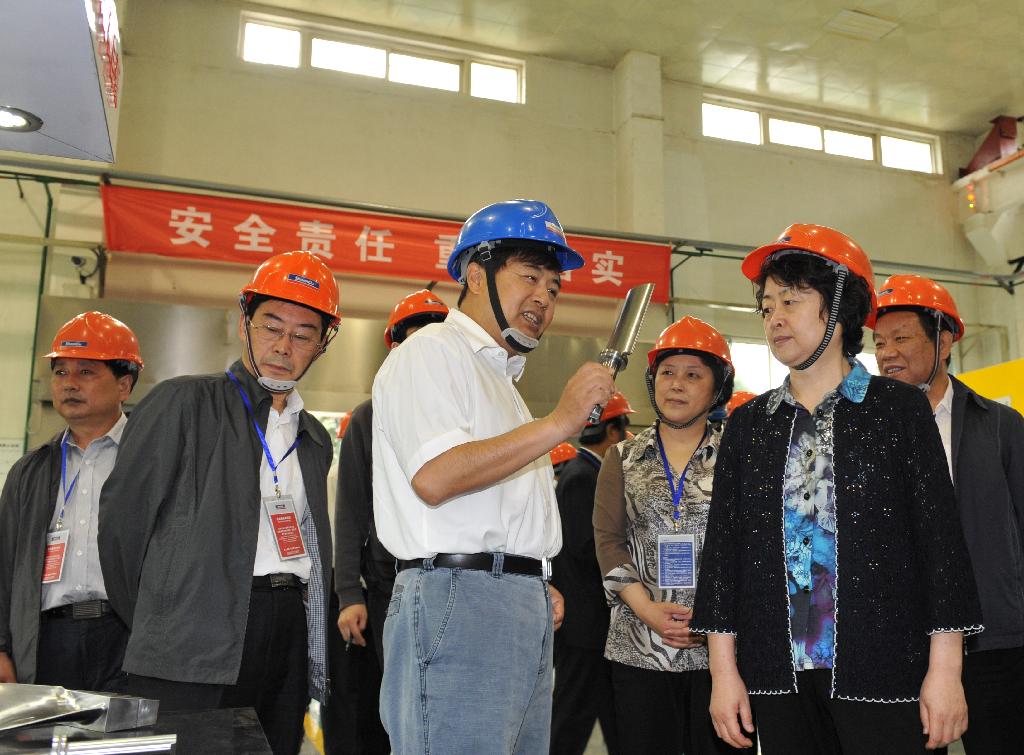 省人大常委会副主任、省总工会主席黄玮来GA黄金甲调研