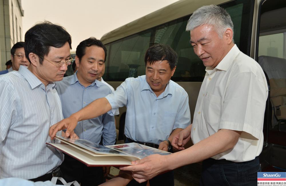 科技部党组书记、副部长王志刚一行来GA黄金甲调研