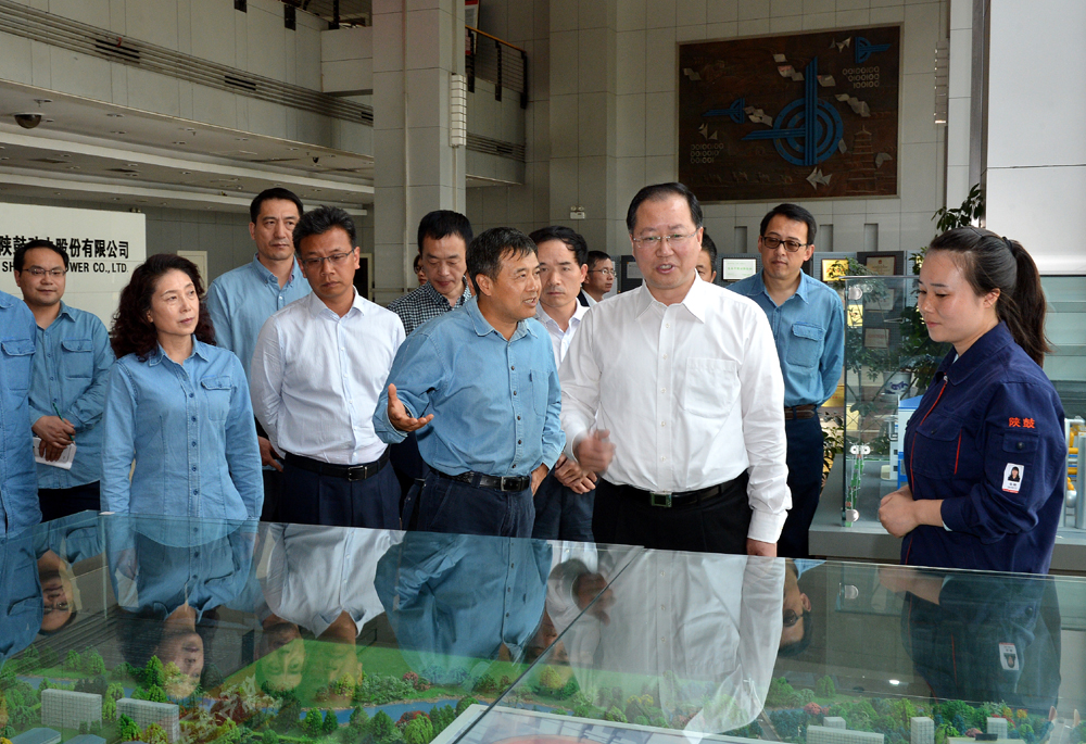 工信部副部长毛伟明来GA黄金甲调研企业转型升级 屡次点赞GA黄金甲