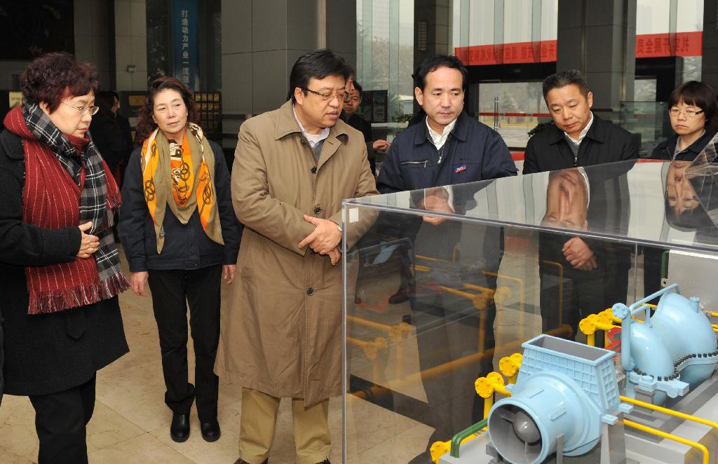 工信部副部长冯飞一行来GA黄金甲调研