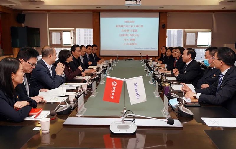 招商银行总行个人银行部总经理王晏蓉、招商银行西安分行行长钱曦一行来GA黄金甲座谈互换